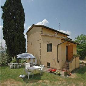 A selection of 2-3 bedroom apartments with shared pool near Florence, Sleeps 4-6